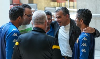 وفد الأهلي يزور بعثة الترجي ويعتذر عن «المضايقات» التي تعرضت لها حافلة الفريق