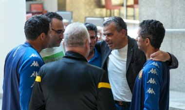 وفد الأهلي يزور بعثة الترجي ويعتذر عن «المضايقات» التي تعرضت لها حافلة الفريق