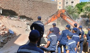 بعد تعافيهم..  خروج 8 أشخاص من مصابي المنزل المنهار في قنا