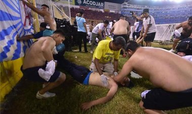 مصرع 12 شخصاً في حادثة اقتحام ملعب في السلفادور