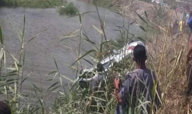 انتشال جثة شاب غرق إثر سقوط سيارة ملاكي يستقلها 3 أشخاص بترعة المريوطية فى البدرشين (صور)
