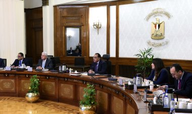 رئيس الوزراء يتابع مقترحات مشروع تطوير الهوية البصرية للطريق الدائري