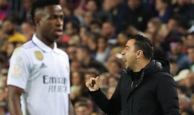 تشافي يدين العنصرية ضد فينيسيوس