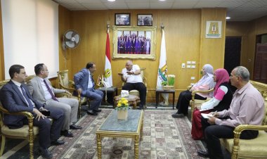 محافظ الوادي الجديد يلتقي لجنة معاينة المباني المقترحة لافتتاح فرع جامعة الأزهر