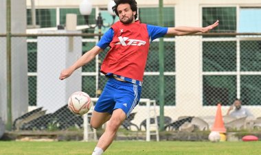 محمود علاء يعتذر لمخرج مباراة الاتحاد والمصري