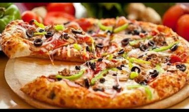 طريقة سهلة واحترافية لعمل البيتزا في البيت.. تعرّف عليها