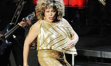 وفاة أسطورة الروك تينا ترنر عن عمر يناهز 83 عاما