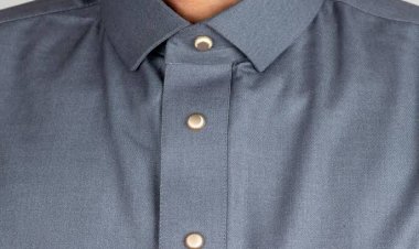 خبيرة لغة جسد: متخرجيش مع شاب بيقفل كل «زراير قميصه» عشان هتلاقيه بيعاني من مرض نفسي!