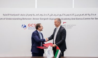 أكاديمية أنور قرقاش الدبلوماسية توقع اتفاقية تفاهم مع «مركز جنيف للسياسة»