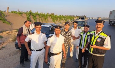 «جابولى بنزين ومخدوش تمنه ».. سيدة تروى كيف أنقذتها الشرطة بعد تعطل سيارتها بطريق مصر إسكندرية الصحراوى