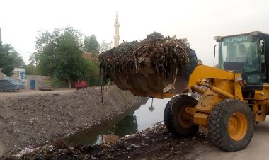 محافظ أسيوط: رفع 532 طن مخلفات وتسوية وتمهيد طرق خلال حملات بـ 4 مراكز