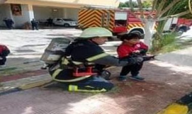 زيارة لطلاب إحدى المدارس إلى وحدة إطفاء الشروق بإدارة الحماية المدنية