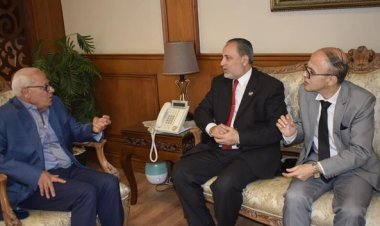 محافظ بورسعيد يتابع سير العمل بمديرية التأمينات الحكومية