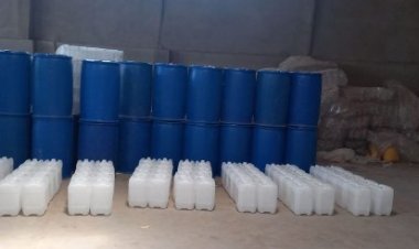 ضبط 13  طن مطهرات وصابون سائل مجهول المصدر داخل أحد المصانع بالشرقية