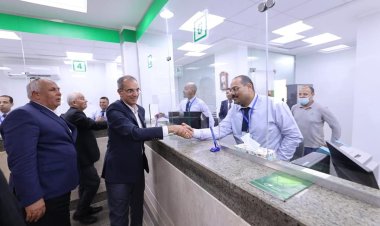 «طلعت» يتفقد مشروعات الاتصالات وتكنولوجيا المعلومات في الوادى الجديد
