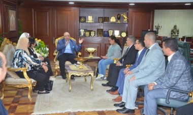 محافظ بني سويف يُسلّم عقود تمويل مشروعات تنموية صغيرة بأكثر من 3.7 مليون جنيه