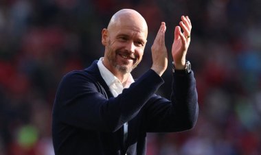 تن هاج يناشد جماهير اليونايتد دعم الفريق لحرمان سيتي من ثلاثية تاريخية