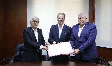 وزيرا التعليم والاتصالات يتفقدان مدرسة الأمل للصم وضعاف السمع بالخارجة