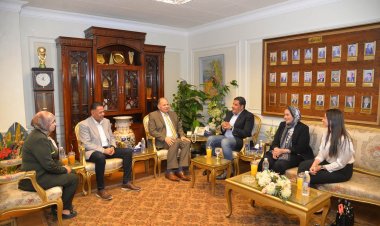 محافظ أسيوط يلتقي رئيس مجلس أمناء «صناع الخير» لبحث إنشاء مركز حرفي