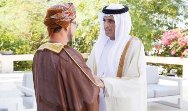 سعود بن صقر يستقبل سفير سلطنة عمان