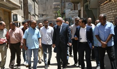 بعد 18 عامًا.. محافظ قنا يتفقد أعمال الرصف بمدينة قفط
