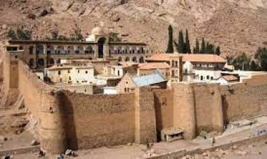 وزير الإسكان ومحافظ جنوب سيناء يزوران دير سانت كاترين لمتابعة تطوير وادى الدير