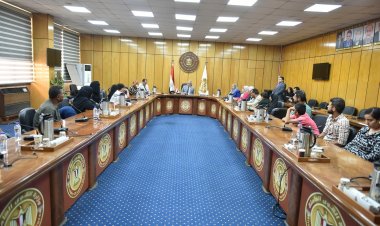 وزير القوى العاملة يُسلم تعويضات جديدة لأسر العمالة غير المنتظمة