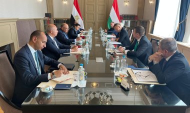 وزير الخارجية يجري مباحثات مع وزير خارجية المجر ببودابست