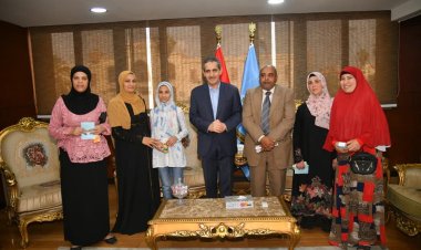 محافظ الغربية يسلم مساعدات ماليه لأربع سيدات ويوفر فرص عمل لذويهم