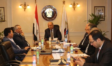 وزير قطاع الأعمال يبحث مع مجموعة شركات «عيسى جروب» تطوير مصنع السيراميك بالخزف والصيني