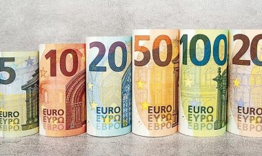 خبير يكشف سر تراجع اليورو عالميًا 