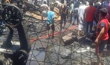 حريق هائل يلتهم 22 كشكًا و6 محال تجارية وعمارتين سكنيتين بأسوان