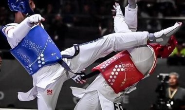 وزير الرياضة يهنيء سيف عيسي بتأهله لربع نهائي بطولة العالم للتايكوندو