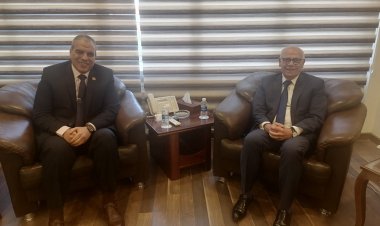 محافظ بورسعيد يلتقي رئيس الهيئة العامة لتعاونيات البناء والإسكان لمتابعة مستجدات مشروعات الإسكان