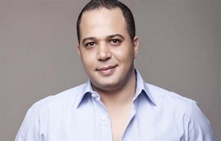في مقدمتهم «آسر ياسين».. توافد الفنانيين على جنازة الراحل مصطفى درويش