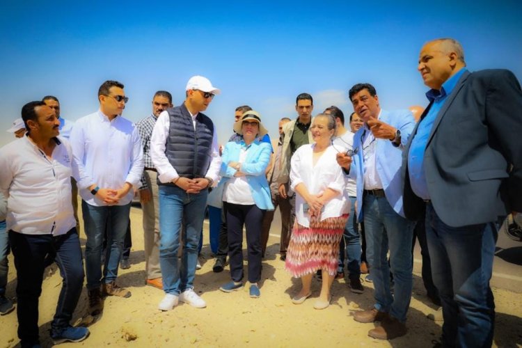 وزيرة البيئة تصطحب الأميرة عالية في جولة تفقدية بمحمية وادى الريان