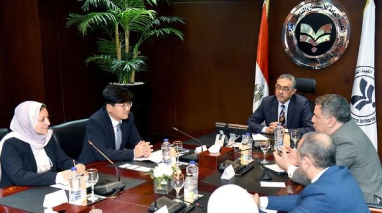 رئيس هيئة الاستثمار يبحث مع رئيس «سامسونج» خطط الشركة التوسعية بالسوق المصري