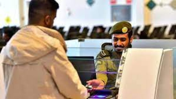 جوازات مطار الملك عبدالعزيز الدولي تواصل جهودها في خدمة المعتمرين المغادرين إلى السودان