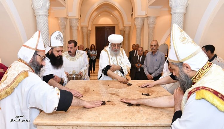 «٥٠ سنة على عودته».. تطييب رفات القديس أثناسيوس بيد قداسة البابا