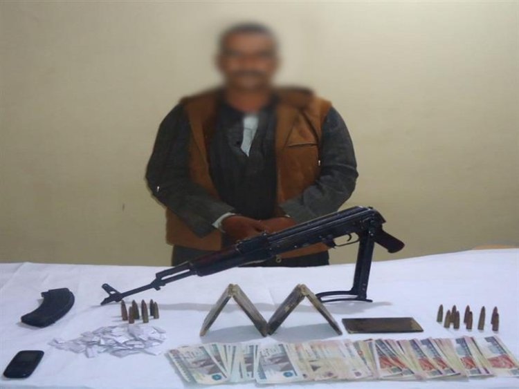 سقوط عنصر اجرامى يديروكرًا لتجارة «البانجو والهيروين» بأسوان