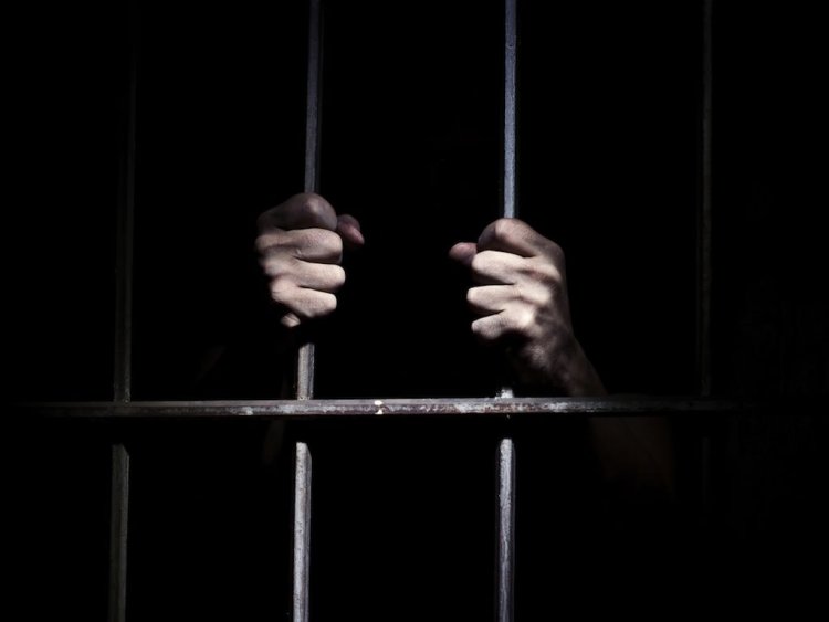 المشدد لمهندس استخرج شهادة وفاة لنفسه للهروب من أحكام جنائية