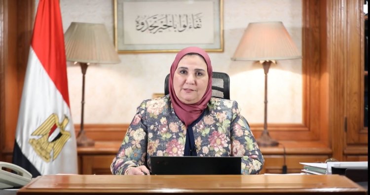 تفاصيل.. وزيرة التضامن تعلن الانتهاء من صرف التعويضات لأسر ضحايا حادث طريق «الخارجة - أسيوط»