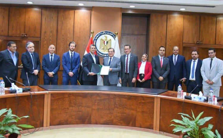 الملا: تسليم رخصة مزاولة الشركات العالمية تموين السفن تعظم قيمة الموانئ المصرية