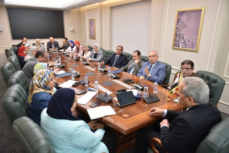 وزير القوى العاملة يباشر مهام عمله بمقر «العاصمة الإدارية»