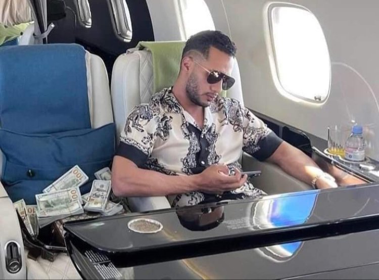 محمد رمضان يتعرض لهجوم عنيف بعد استعراضه «رزم من الدولارات» داخل طائرته الخاصة