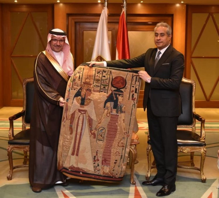 وزير القوى العاملة يلتقى نائب وزير الموارد البشرية لقطاع العمل السعودي