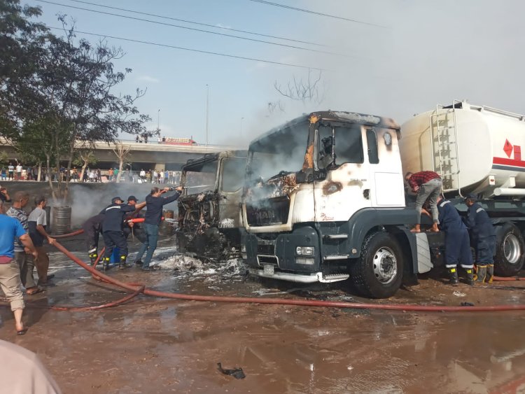 اندلاع حريق في سيارة لنقل المواد البترولية أسفل كوبرى قها