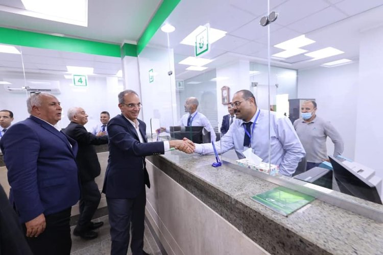 «طلعت» يتفقد مشروعات الاتصالات وتكنولوجيا المعلومات في الوادى الجديد