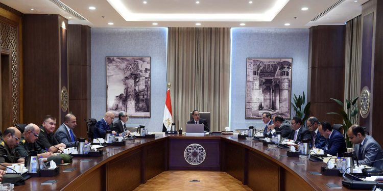 «مدبولي» يُوجه بالتوسع في تصنيع العدادات مسبوقة الدفع والذكية محليًا