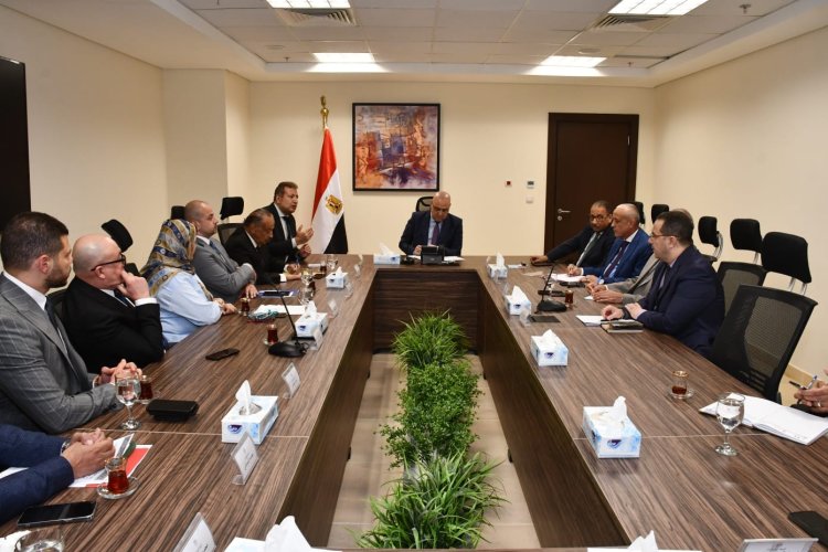 وزير الإسكان يجتمع بأعضاء غرفة التطوير العقاري لبحث تحقيق المخططات التنموية